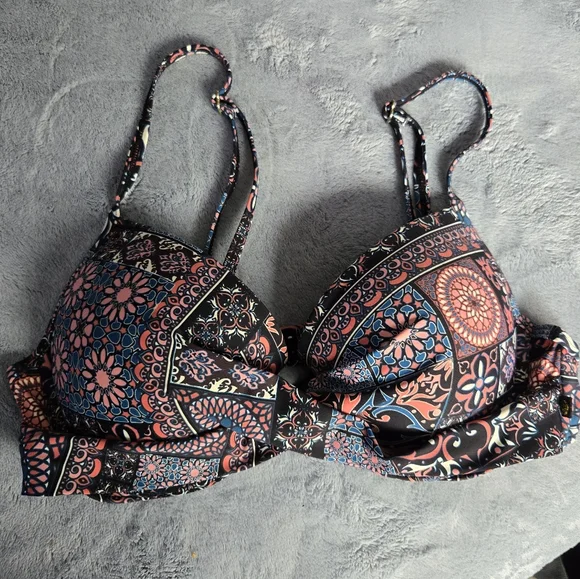 Patterned Removable Padding Bikini TOP - Picture 2 of 6